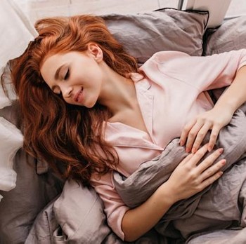 3 Hal yang Sebaiknya Jangan Kamu Lakukan saat Bangun Tidur