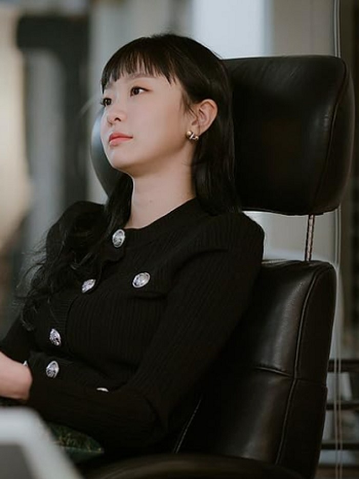 Setelah sukses di bioskop, Kim Da Mi menaklukkan layar kaca dengan membintangi drama Korea Itaewon Class bersama Park Seo Joon. Kim Da Mi berperan sebagai Jo Yi Seo, manajer bar DanBam yang begitu berkesan bagi penonton.