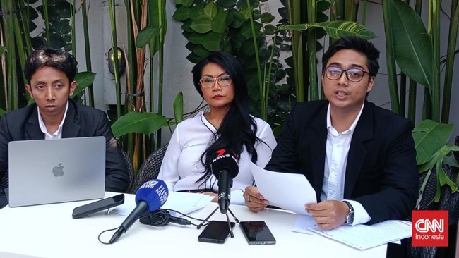 Byron meninggal di Bali dan jenazahnya dipulangkan tanpa organ jantung. Keluarga Byron marah atas peristiwa ini dan menduga ada kejanggalan kematian mendiang.