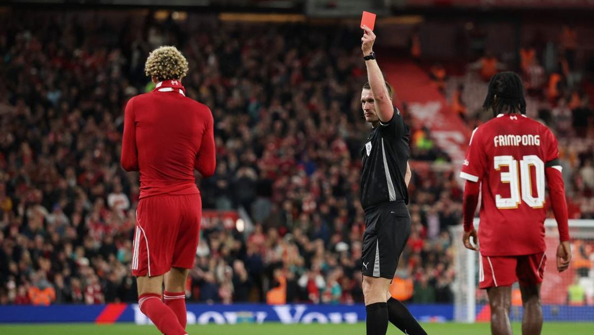 FOTO: Era Isak Dimulai hingga Kartu Merah Bodoh Ekitike