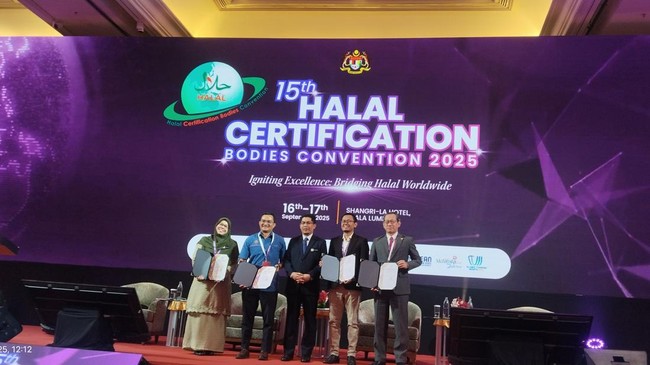 Pada salah satu sesi agenda Global Halal Summit, LPPOM memaparkan riset terbaru terkait pengujian DNA babi untuk mendukung otentikasi proses sertifikasi halal.