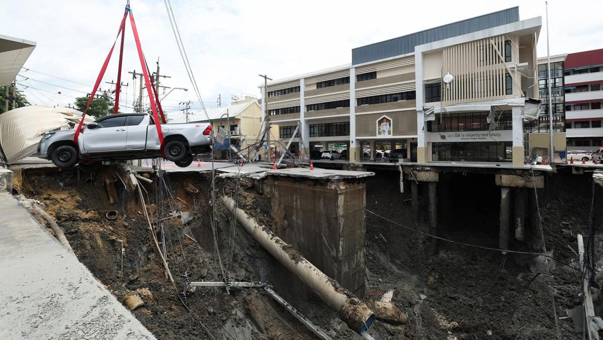 Kronologi Sinkhole Sedalam 50 Meter Muncul di Thailand