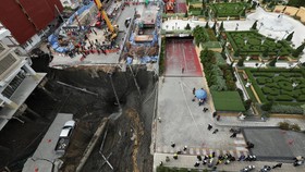FOTO: Geger Sinkhole Sedalam 50 M Muncul di Bangkok Thailand