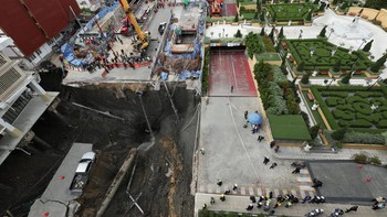 FOTO: Geger Sinkhole Sedalam 50 M Muncul di Bangkok Thailand