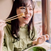 5 Ciri Kepribadian Orang yang Selalu Memesan Makanan yang Sama di Restoran