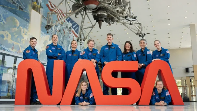 Kelompok ini terdiri dari enam perempuan dan empat laki-laki. Ini pertama kalinya jumlah astronaut perempuan dalam satu angkatan lebih banyak dari laki-laki.