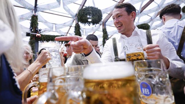 Festival bir terbesar dunia, Oktoberfest, yang berlangsung di Munich, Jerman, akan ditutup pada hari Rabu (1/10) hingga setidaknya pukul 17.00 waktu setempat.