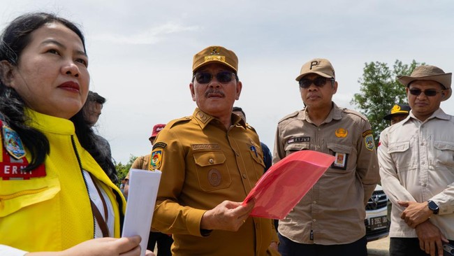 Wagub Ingkong meninjau progres jalan Ring Road, drainase Jalan Gajah Mada, UPTD Bapenda, dan gedung sekolah SMK Negeri 4 Tarakan dan SMA Ulul Albab Tarakan.