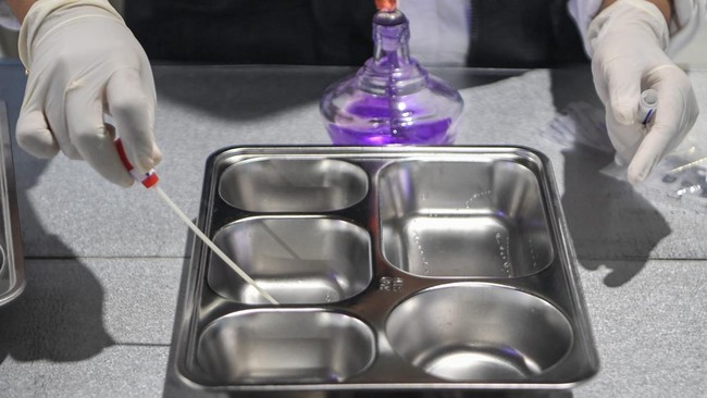 Wali Kota Kupang menunggu hasil diagnosa keracunan 11 siswa SD Inpres Liliba setelah konsumsi makanan bergizi gratis. Penanganan medis masih berlangsung.