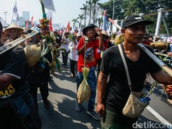 Video Situasi Terkini Aksi Hari Tani di Depan Gedung DPR