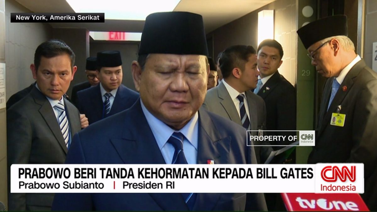 VIDEO: Prabowo Beri Tanda Kehormatan Kepada Bill Gates