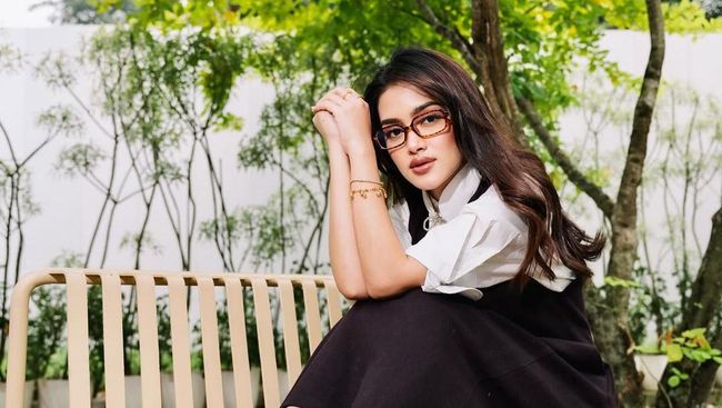 Gaya Fashion Favorit Prinsa Mandagie: Casual Chic yang Santai