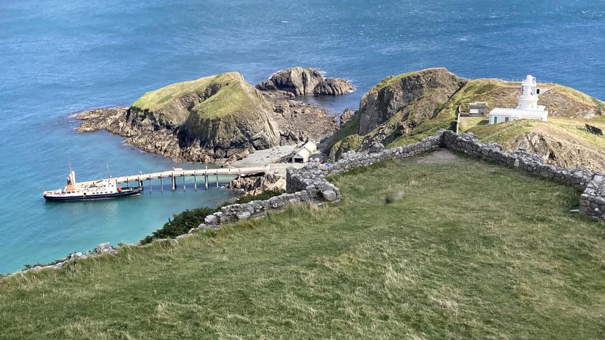 Pulau Misterius di Inggris, Tanpa Mobil dan Penghuninya Cuma 28 Orang