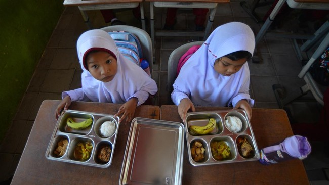 JPPI kritik anggaran jumbo Rp335 triliun untuk program Makan Bergizi Gratis yang disedot dari pos pendidikan.