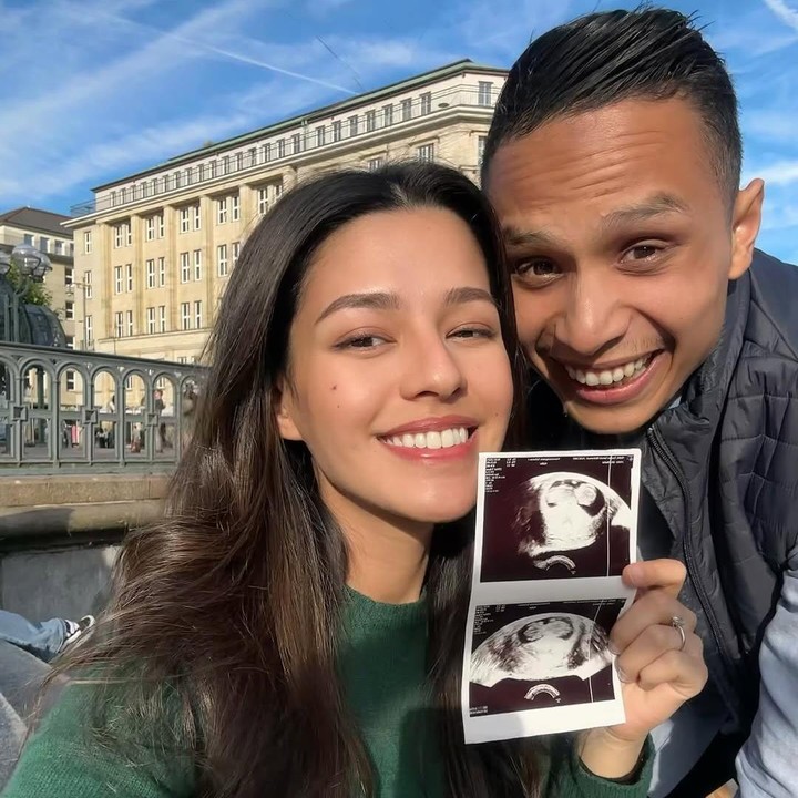 <p>Artis Susan Sameh baru saja mengumumkan kehamilan pertamanya ke publik melalui unggahan foto di Instagram. Saat ini, Susan dan suaminya Khalid Atamimi diketahui tengah berada di London, Inggris. (Foto: Instagram @susansameeh)</p>
