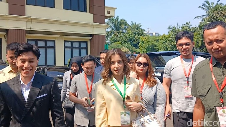 Tasya Farasya hadiri sidang perdana cerai di Pengadilan Agama Jakarta Selatan, Rabu (24/9/2025).