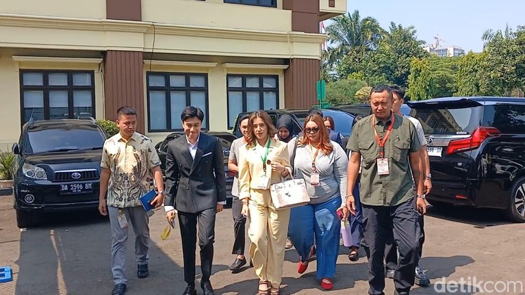 Tasya Farasya Tasya Farasya hadiri sidang perdana cerai di Pengadilan Agama Jakarta Selatan, Rabu (24/9/2025).