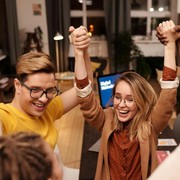 5 Zodiak yang Sering Jadi Rekan Kerja Favorit di Kantor, Taurus hingga Pisces!