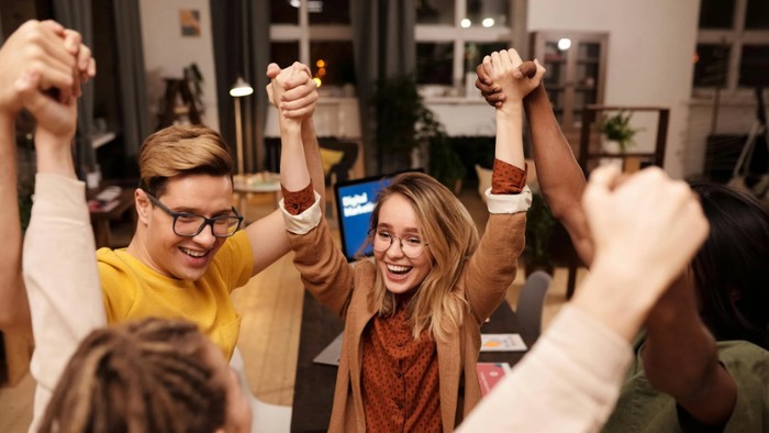 5 Zodiak yang Sering Jadi Rekan Kerja Favorit di Kantor, Taurus hingga Pisces!