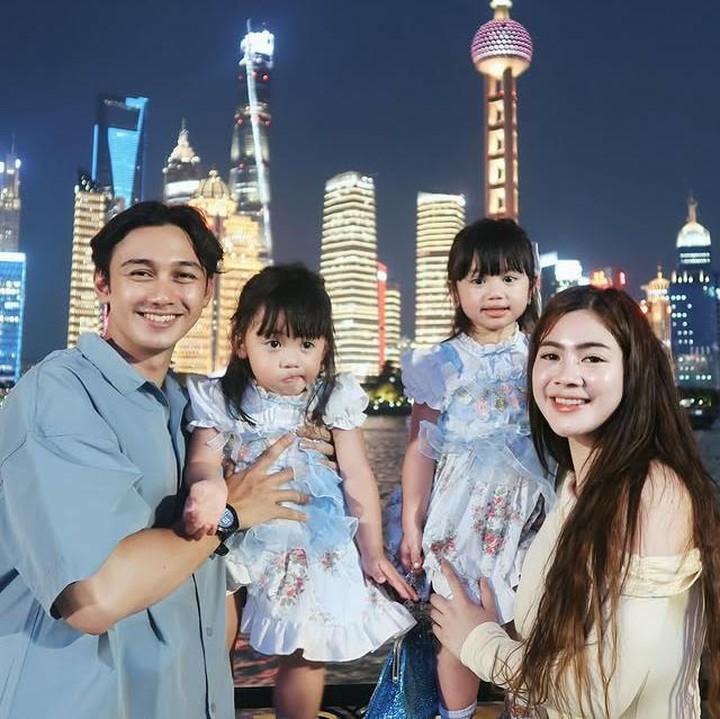 <p>Kehidupan keluarga artis memang tak pernah lepas dari sorotan publik, termasuk pasangan Felicya Angelista dan Caesar Hito, yang kini telah dikaruniai dua putri cantik. Si sulung, Graziella Bibble Emmanuela atau akrab disapa Bible, sejak lahir selalu mencuri perhatian. (Foto: Instagram @felicyangelista_)</p>