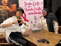 Asrilia Tunjukkan Kepedulian untuk Pejuang Kanker Payudara