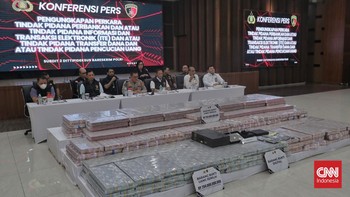 FOTO: Tumpukan Duit Miliaran Barang Bukti Kasus Bobol Rekening Dormant