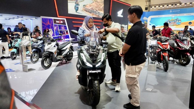 Penjual motor terbesar di dalam negeri, Astra Honda Motor, berharap gebrakan pemerintah akan mendorong penjualan motor pada tahun ini.