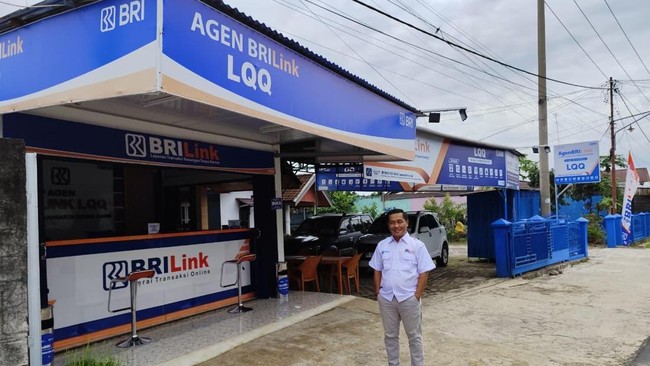 Selain warga yang hendak bertransaksi, sejumlah koperasi juga kerap memanfaatkan layanan AgenBRILink untuk setoran dan pembayaran tagihan bulanan rutin.