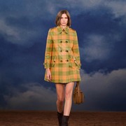 Fashion & Musik Bersatu, Intip Outfit 'Glastonbury Ready' dalam Koleksi Burberry Terbaru