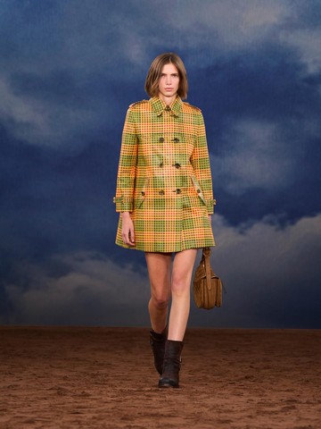 Fashion & Musik Bersatu, Intip Outfit 'Glastonbury Ready' dalam Koleksi Burberry Terbaru