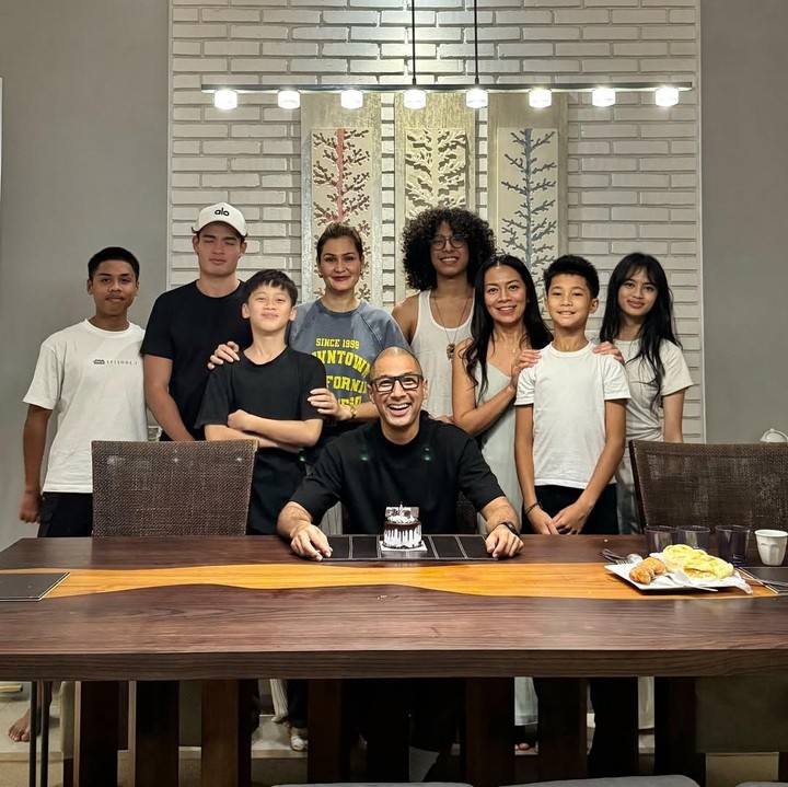 <p>Dewi Lestari pernah menikah dengan Marcell Siahaan pada 12 September 2003. Namun, rumah tangga mereka hanya bertahan lima tahun dan putuskan untuk berpisah pada 27 Juni 2008. (Foto: Instagram@deelestari)</p>