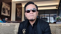 Gus Miftah Berhasil Wujudkan Impian Umrahkan 15 Orang Guru Ngajinya