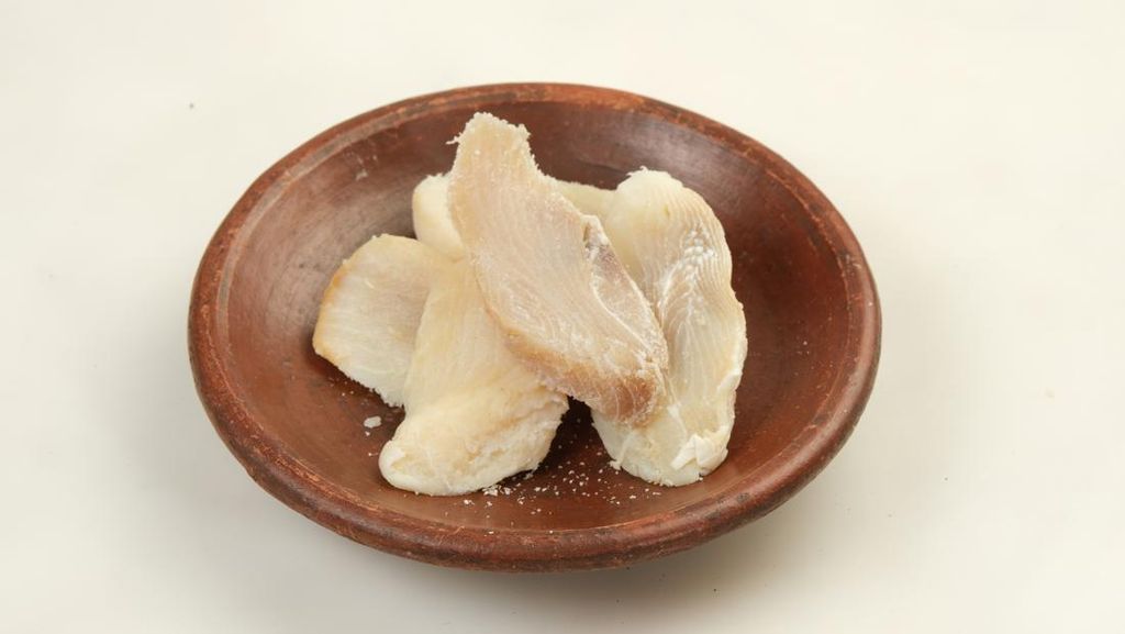 Trik Kurangi Rasa Asin pada Ikan Asin, Rendam Berapa Lama?