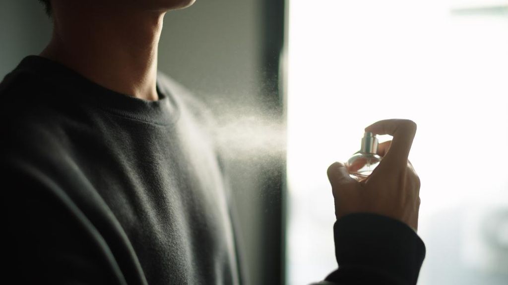 Benarkah Semprot Parfum di Leher Bisa Picu Kanker? Ini Kata Ahli