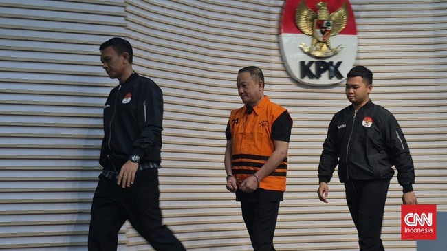 KPK menyebut Direktur PT Wahana Adyawarna, Menas Erwin Djohansyah sudah menyiapkan uangdown payment (DP) Rp9,8 miliar sebagai suap untuk mantan Sekretaris MA.