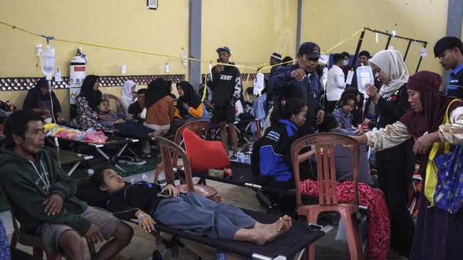 Keracunan MBG Terjadi di Lima Kabupaten di Jawa Barat Kasus keracunan massal MBG melanda lima kabupaten di Jawa Barat, dengan Bandung Barat menjadi yang terbesar jumlah korban yang dirawat.