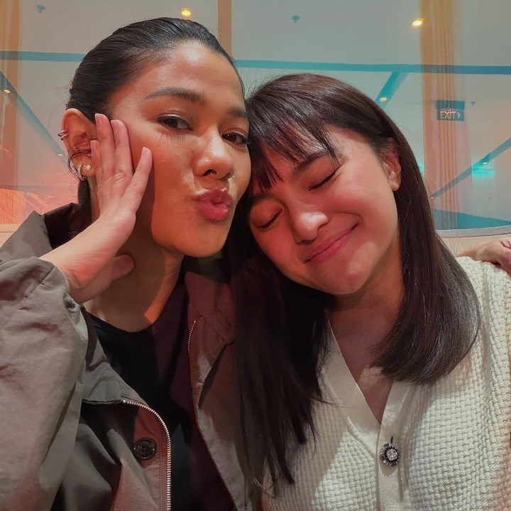 <p>Postingan mereka pun diramaikan komentar netizen yang berbondong-bondong meminta keduanya untuk dipertemukan dalam satu project. &ldquo;Yuk bisa yuk satu project lagi di film atau series bolehlah! Yang penting kak cacamarica dan kak nay bintang utamanya,&rdquo; tulis akun <em>@mir****.</em> &ldquo;Kangen klian berduaaa main series/film/sinetron bareng dehh,&rdquo; tulis akun <em>@dodhoo_antho****.&nbsp;</em>(Foto: Instagram@marshanda99)</p>