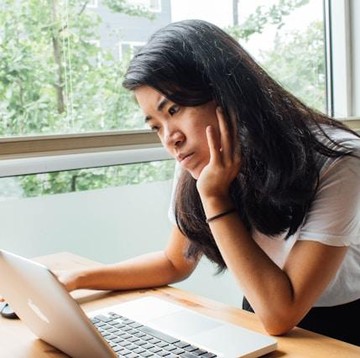 5 Tanda Kamu Terlalu Keras sama Diri Sendiri