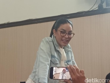 Desak BPOM Hadir di Persidangan, Nikita Mirzani: Kalau Nggak Mau, Bubar Aja