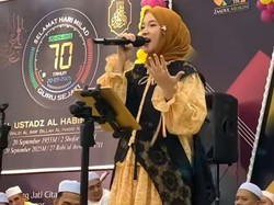 Ayah Nissa Sabyan Buka Suara soal Isu Sang Putri Hamil Anak Ayus