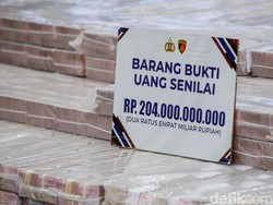 Video: Polisi Pamerkan Tumpukan Uang Rp 204 M Kasus Pembobolan Bank BUMN
