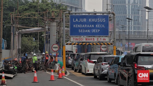 Tiga gerbang tol dalkot Jakarta masih ditutup hingga Senin (29/9) lantaran perbaikan yang belum rampung.
