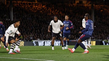 Update Eksklusif Olahraga CNN : FOTO: Arsenal Menang di Carabao Cup, Eze Cetak Gol Perdana