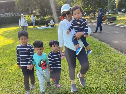 Mantan Menlu Retno Marsudi Mudik ke Depok, Intip Potretnya Habiskan Waktu Bareng Cucu