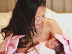 Rihanna Melahirkan Bayi Ketiga dengan A$AP Rocky, Gemas Berbalut Baju Pita