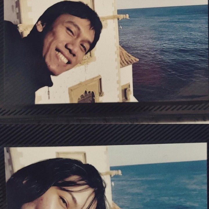 <p>Meski telah belasan tahun bersama, keduanya masih sering memperlihatkan keromantisan lewat postingan di media sosial. &ldquo;Biar inget kalau kamu, aku, kita pernah (lebih) muda. <em>Happy anniversary</em> mon amour,&rdquo; tulis Sarah, dikutip dari laman Instagram <em>@sarahcandra,</em> Kamis (25/9/2025).&nbsp;(Foto: Instagram@sarahcandra)</p>