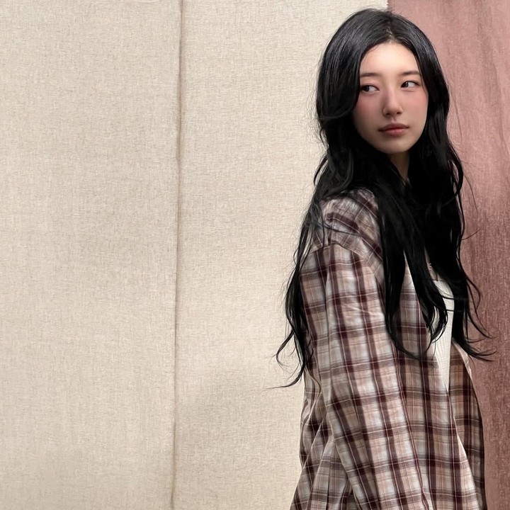<p>Meski demikian, pesona Suzy tampaknya tak perlu diragukan lagi karena masih banyak penggemar yang memberikan dukungan dan selalu memuji penampilan visualnya yang cantik.&nbsp;(Foto: Instagram@management_soop)</p>