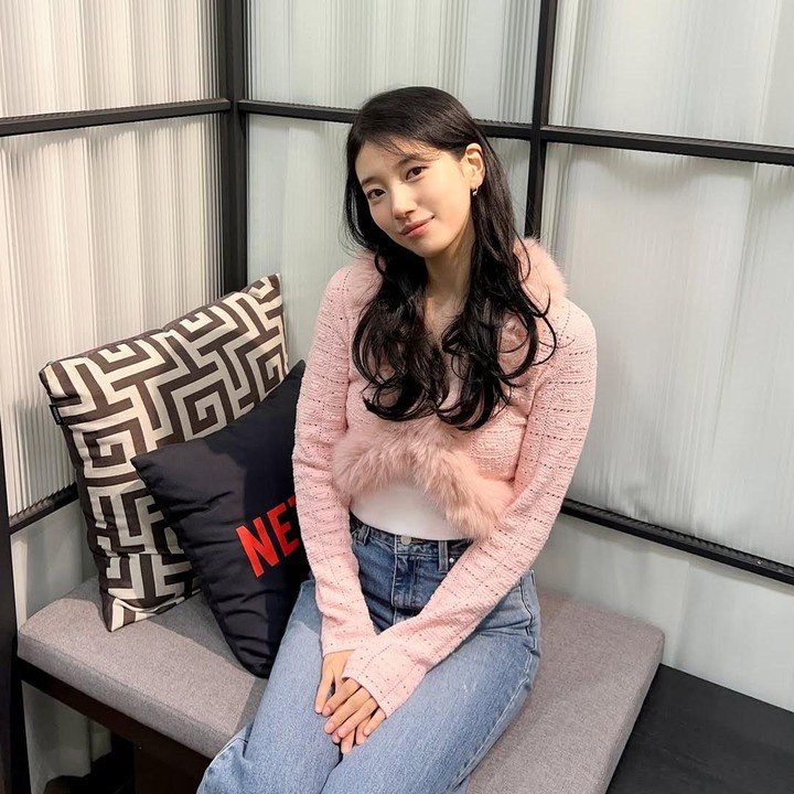 <p>Bunda pencinta drama Korea pastinya sudah tidak asing dengan penyanyi sekaligus aktris yang satu ini, bukan? Bae Suzy belakangan ini menjadi perbincangan hangat setelah membuat pengakuan tentang penampilan terbarunya. (Foto: Instagram@management_soop)</p>