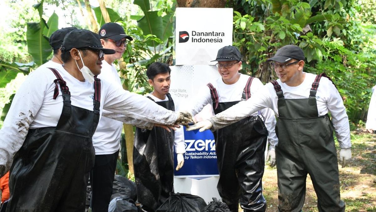 Telkom Gandeng Pandawara pada Aksi River Clean Up di Sungai Cioray