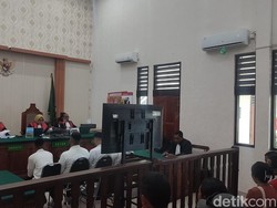 Siksa-Telanjangi 3 Remaja Pencuri LPG, 6 Terdakwa Divonis 7-9 Bulan Bui